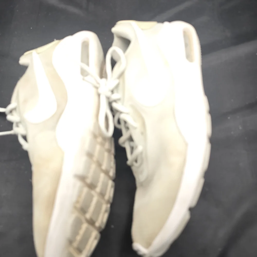 Nike White Sneakers with Air‎ Max Cushioning
